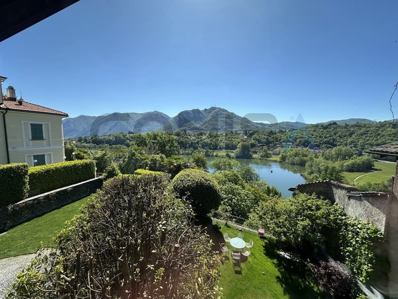 vista lago e montagne / Blick auf den See und die Berge / lake and mountain views