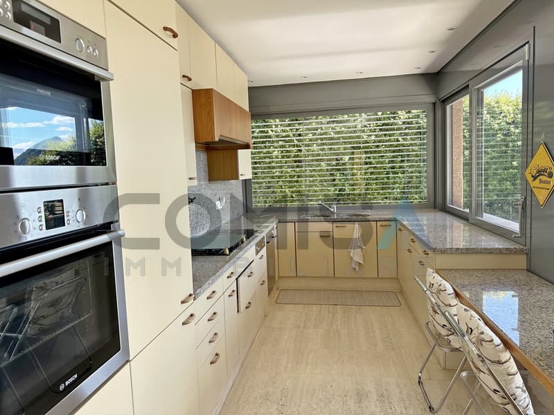 cucina arredata / eingerichtete Küche / furnished kitchen