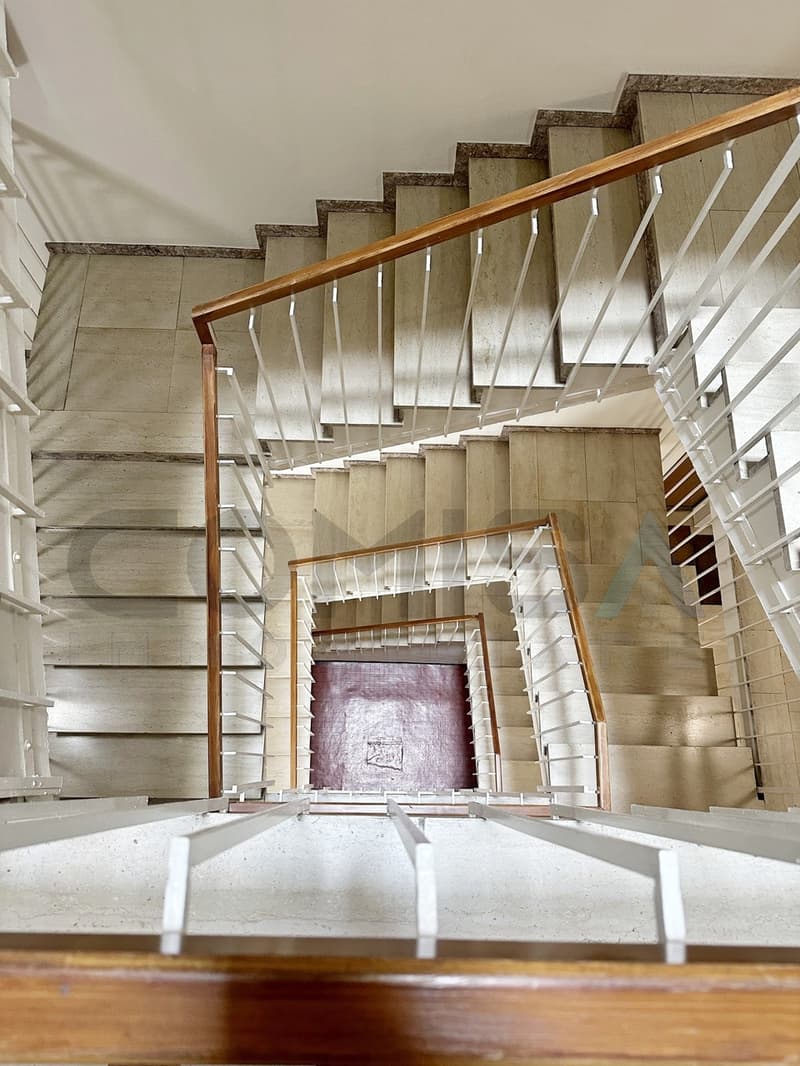 scala condominiale / Treppenhaus / building stairwell