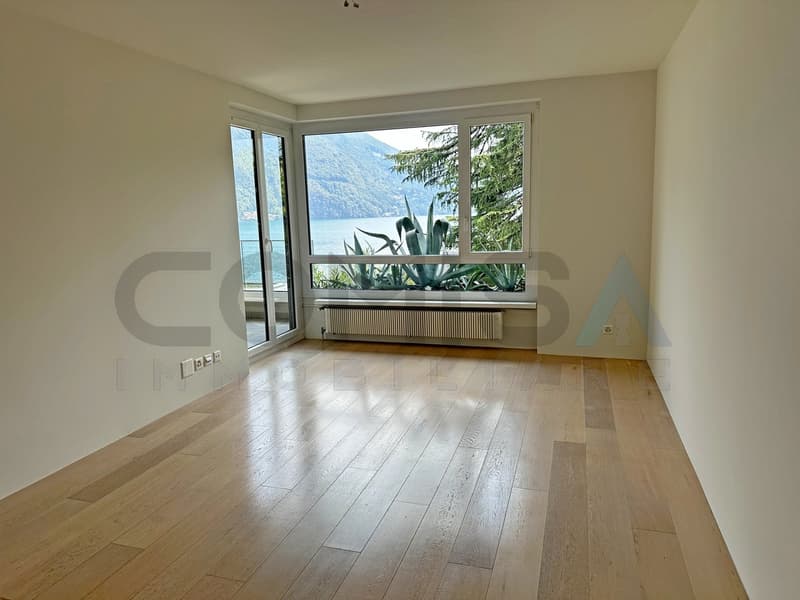 soggiorno-pranzo vista lago / Wohn- und Essbereich mit Seeblick / Living/Dining Room with Lake View