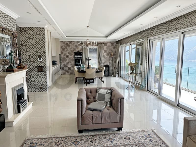 soggiorno-pranzo con cucina aperta e uscita sulla terrazza / Wohn-Esszimmer mit offener Küche und Zugang zur Terrasse / Living/dining room with an open kitchen and access to the terrace