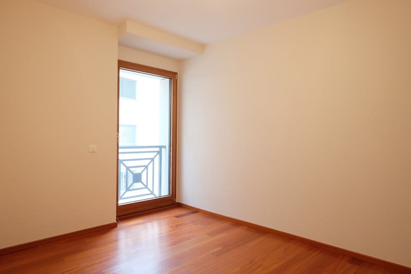 Appartement à louer de haut standing, promenade du lac de Lugano au 3ème étage (13)