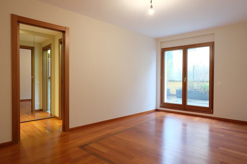 Appartement à louer de haut standing, promenade du lac de Lugano au 3ème étage (5)
