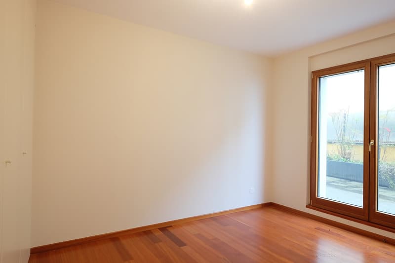 Appartement à louer de haut standing, promenade du lac de Lugano au 3ème étage (8)