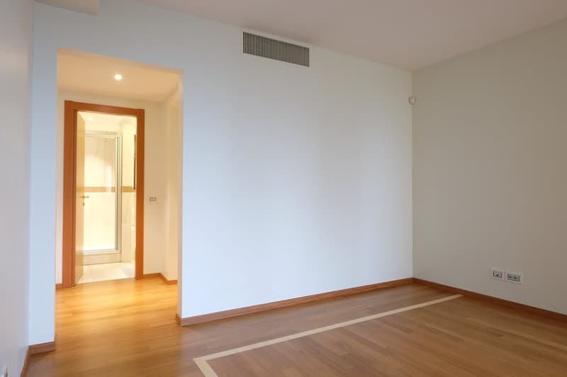 Affittasi appartamento di alto standing, lungolago Lugano al 3° Piano (11)