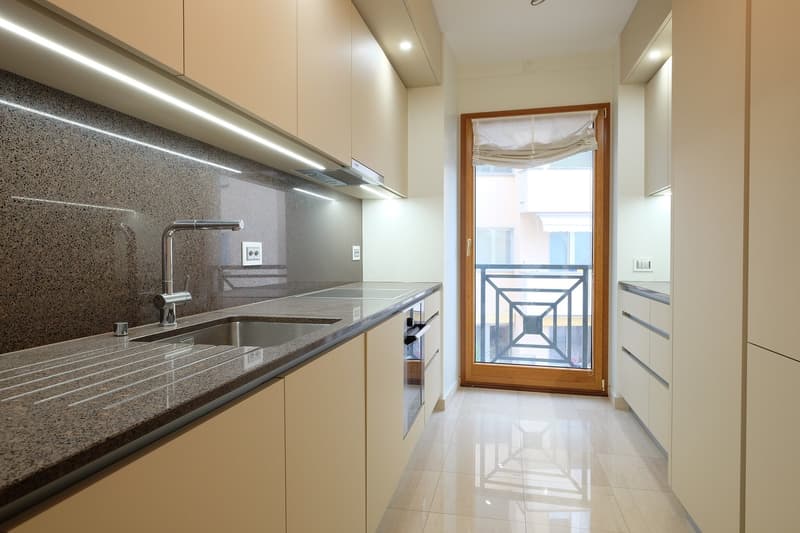 Affittasi appartamento di alto standing, lungolago Lugano al 3° Piano (8)