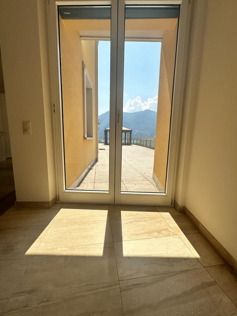 Affittasi appartamento di alto standing, lungolago Lugano al 3° Piano (23)