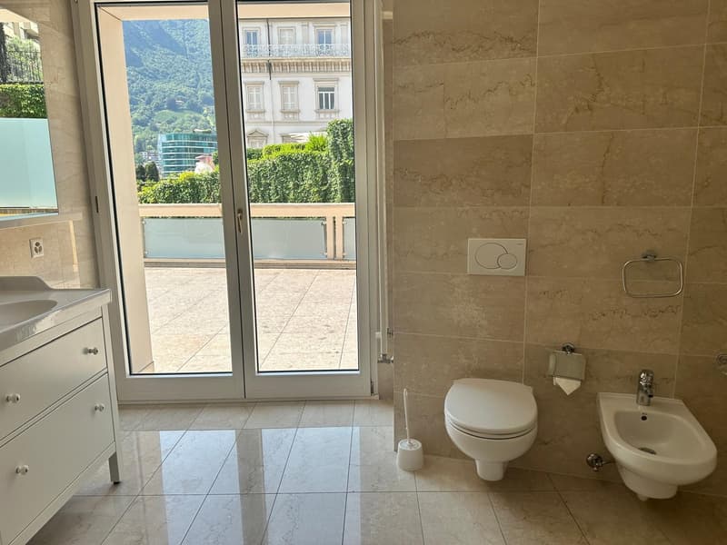 Affittasi appartamento di alto standing, lungolago Lugano al 3° Piano (22)