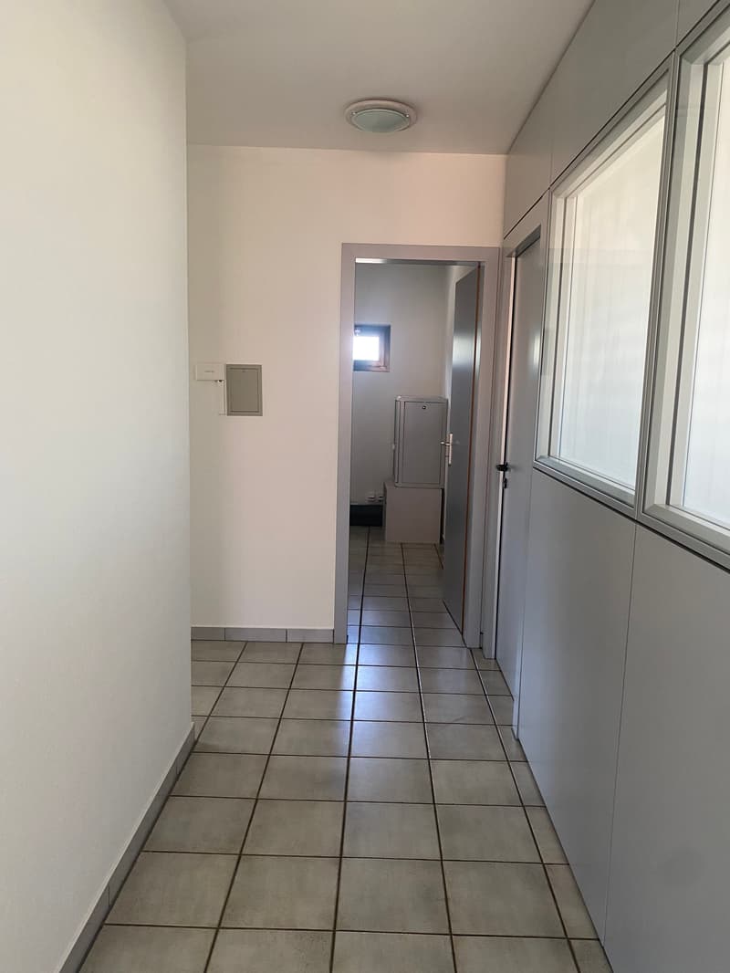 Ufficio di 4 locali in affitto a Balerna-Via Sottobisio 30 (4)