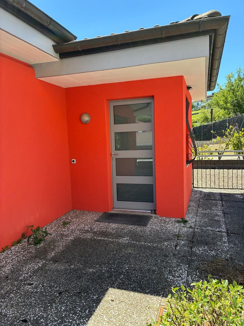 Faszinierendes Einfamilienhaus mit Garage in Castel San Pietro (4)