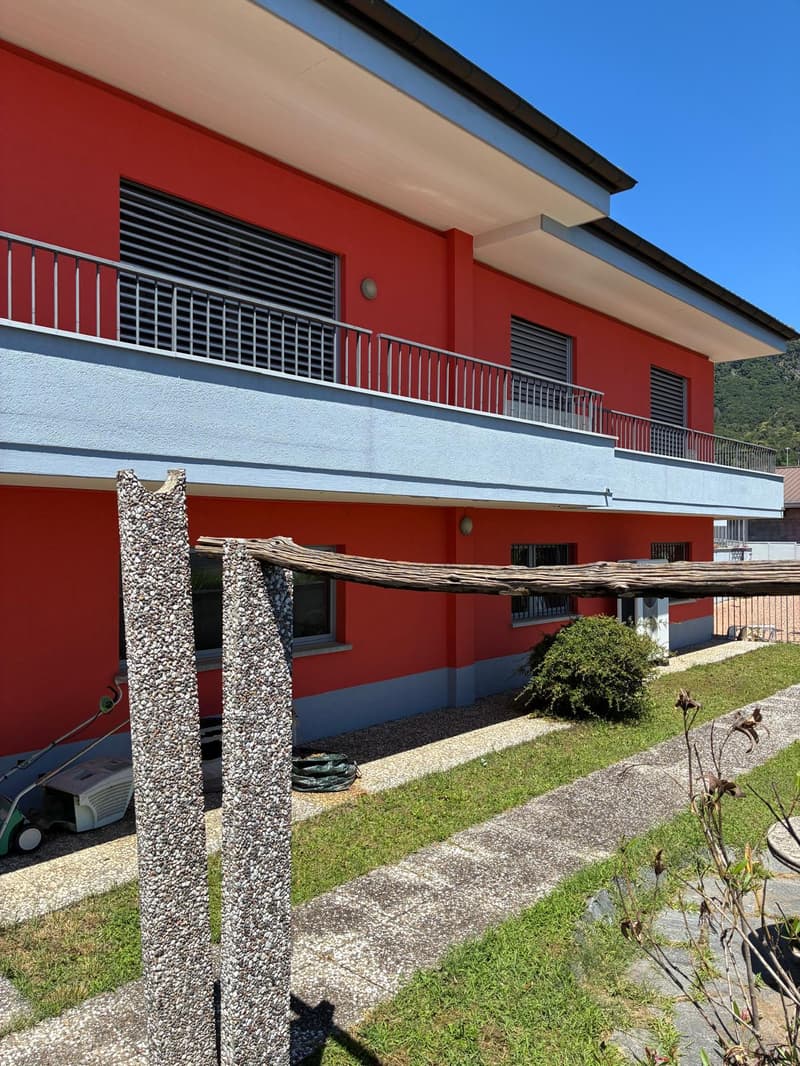 Faszinierendes Einfamilienhaus mit Garage in Castel San Pietro (2)