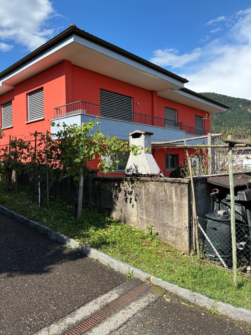 Faszinierendes Einfamilienhaus mit Garage in Castel San Pietro (3)