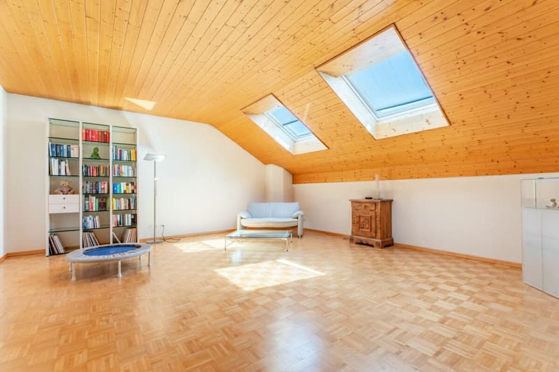 Es Huus em Huus: grossi 6.5-Zemmer-Maisonette-Wohnig (10)