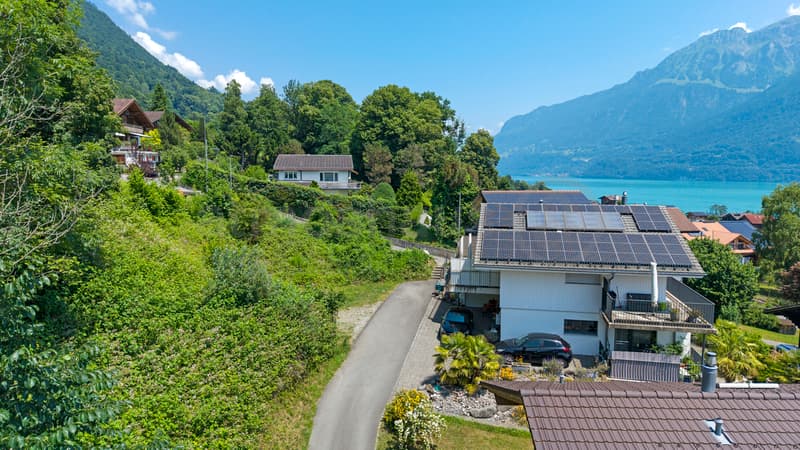 Casa dei sogni sul lago di Brienz con appartamento 3.5 locali, ascensore e panorama! (9)