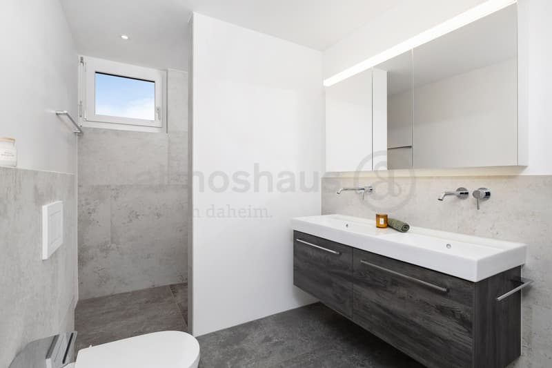Casa unifamiliare moderna a Heimiswil con grande terreno e terrazza (9)