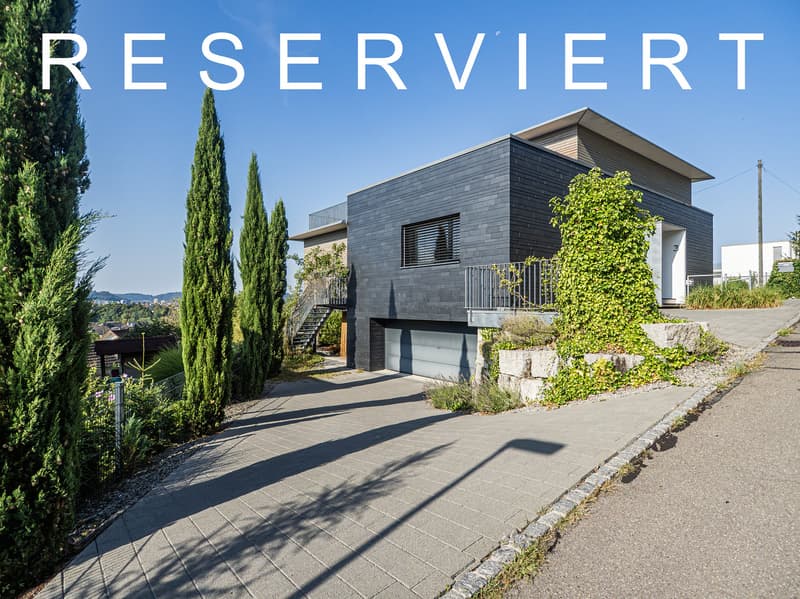 R E S E R V I E R T - Architektur, Aussicht und Komfort – aussergewöhnliches EFH am Chestenberg (1)