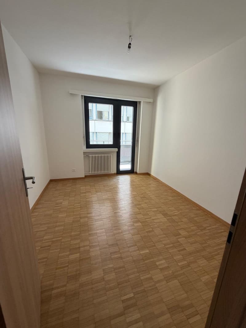 Helles 4.5-Zimmer-Apartment mit Balkon in Lugano – sofort verfügbar (4)