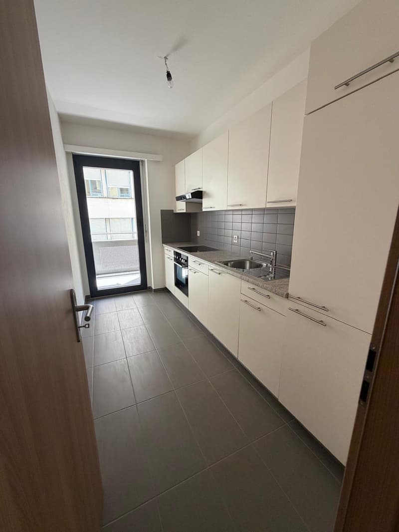 Helles 4.5-Zimmer-Apartment mit Balkon in Lugano – sofort verfügbar (2)