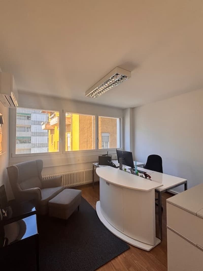 Nouveau bureau de 2,5 pièces avec climatisation au cœur de Chiasso (7)