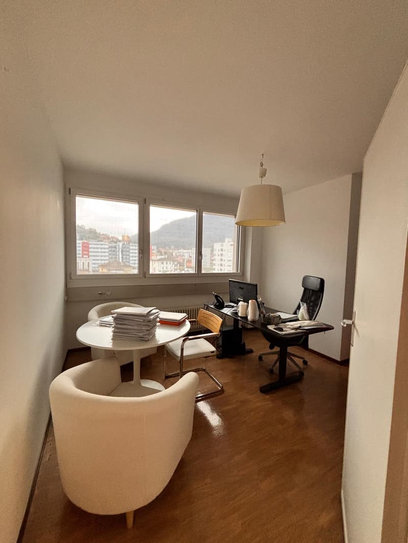Modern office of 4 rooms in Chiasso with balcony and panoramic view (3)