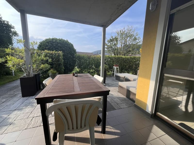 LOSONE - CASA BIFAMILIARE CON GRANDE GIARDINO (18)