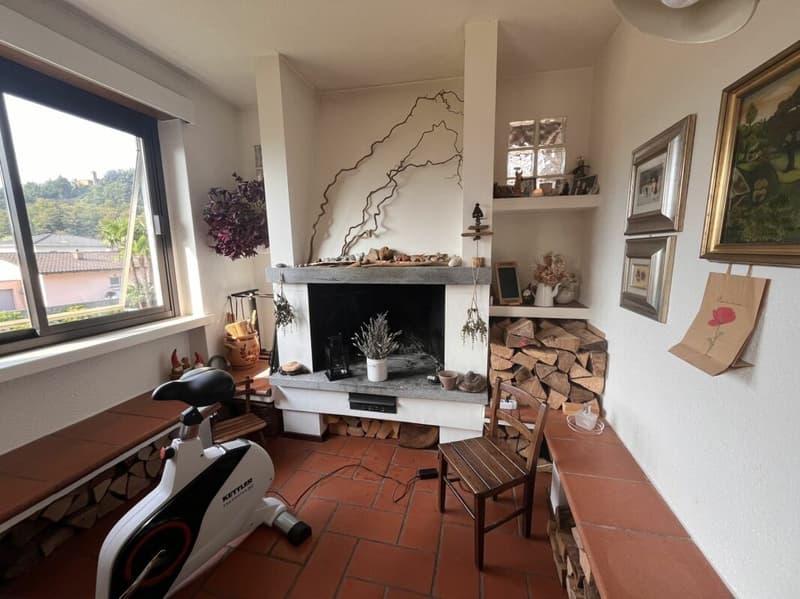 LOSONE - CASA BIFAMILIARE CON GRANDE GIARDINO (8)