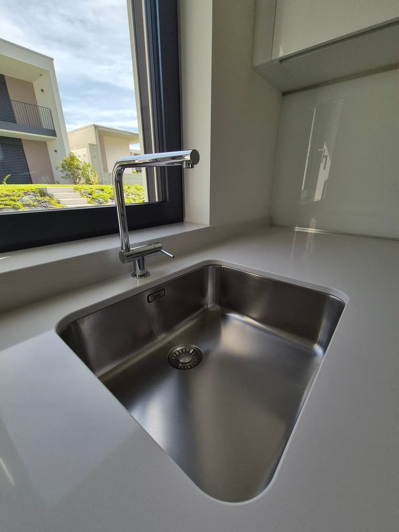 Maison moderne avec piscine à Caslano - disponible immédiatement (3)