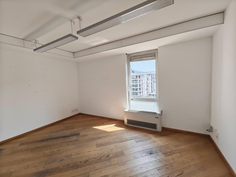Bright and modular office in central location (4)