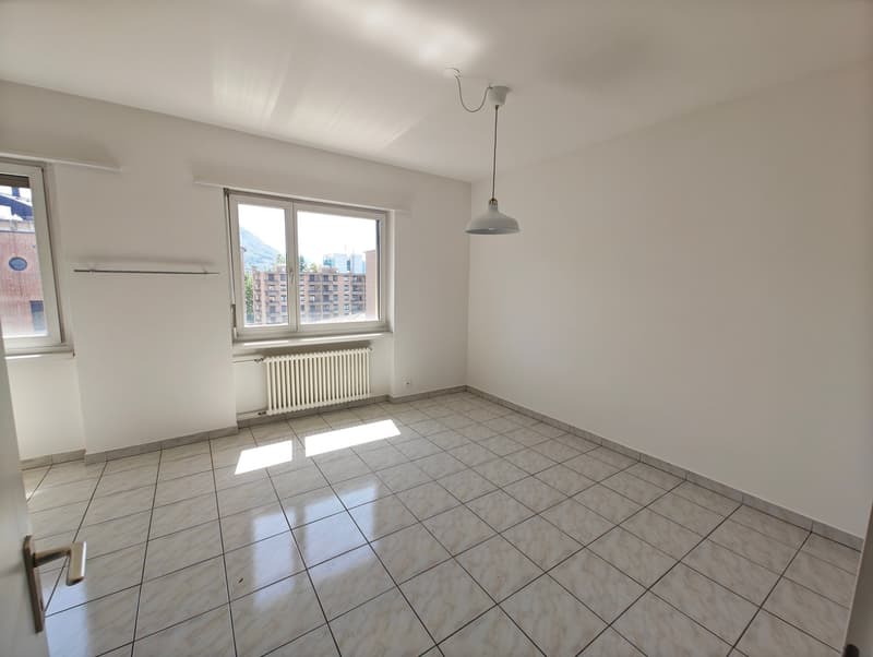Luminoso appartamento di 5 locali al 6° piano con vista panoramica – Lugano (4)