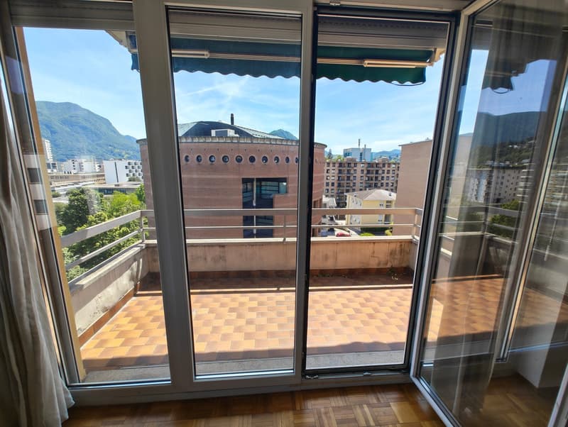 Luminoso appartamento di 5 locali al 6° piano con vista panoramica – Lugano (8)