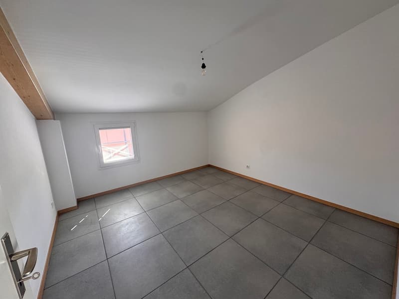 empty room, white walls, gray tiles, small window, wooden beam