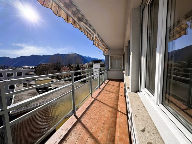 Elegant 4.5 rooms apartment on the top floor with mountain view (1)