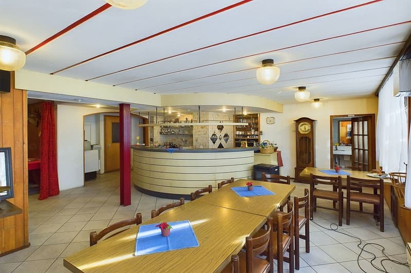 Ristorante con alloggi / immobile convertibile nella natura montana (2)