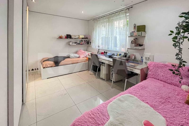 Elegante appartamento di 4½ locali con ampio giardino privato (2)
