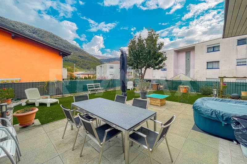 Elegante appartamento di 4½ locali con ampio giardino privato (1)