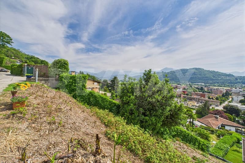 Terreno edificabile con vista lago ad Agno: posizione centrale e tranquilla ! (2)