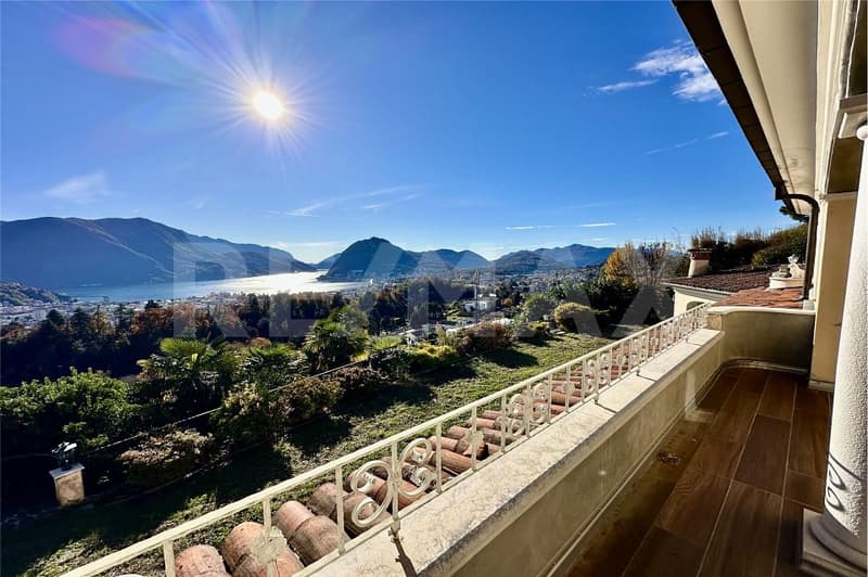 Elegante villa mediterranea con grande giardino (2)