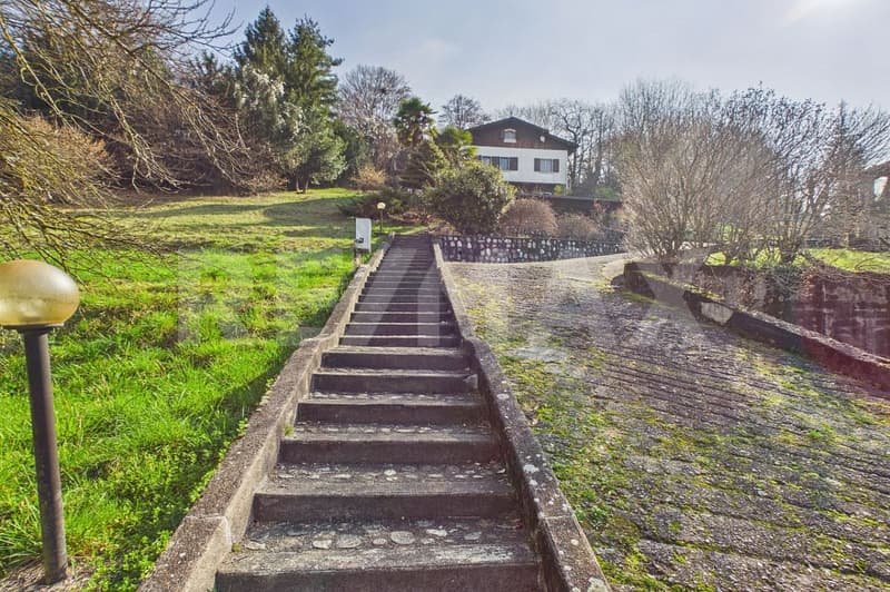 Bella e soleggiata casa in posizione panoramica (Italia) (2)