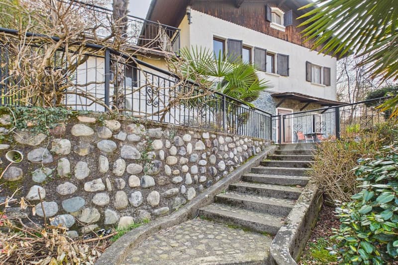 Bella e soleggiata casa in posizione panoramica (Italia) (1)