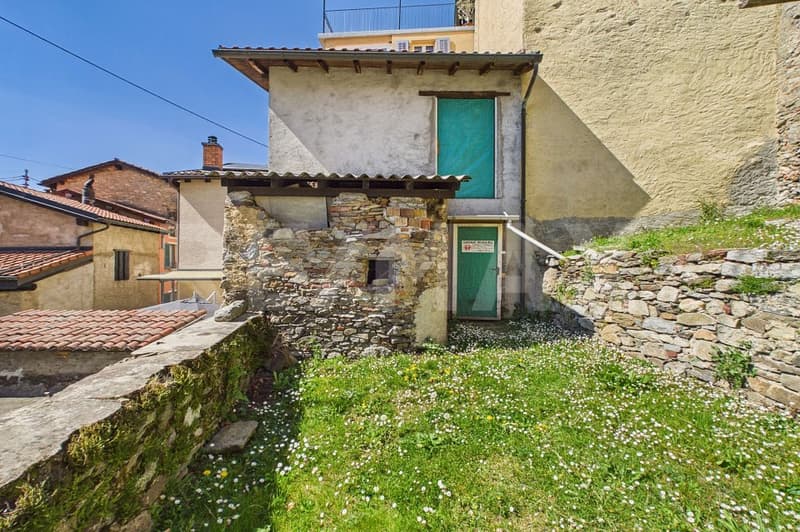 Stalla con potenziale abitativo collegabile a casa rinnovata (1)