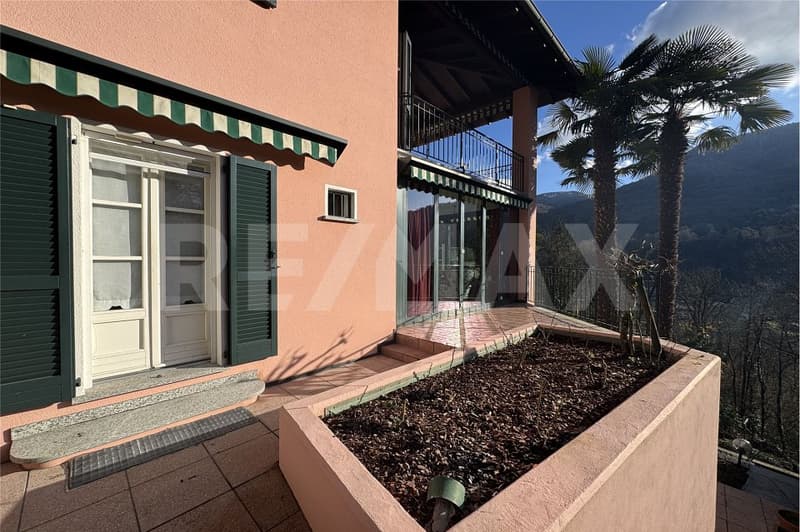 Elegante villa con piscina, bosco privato e vista sulla natura (1)