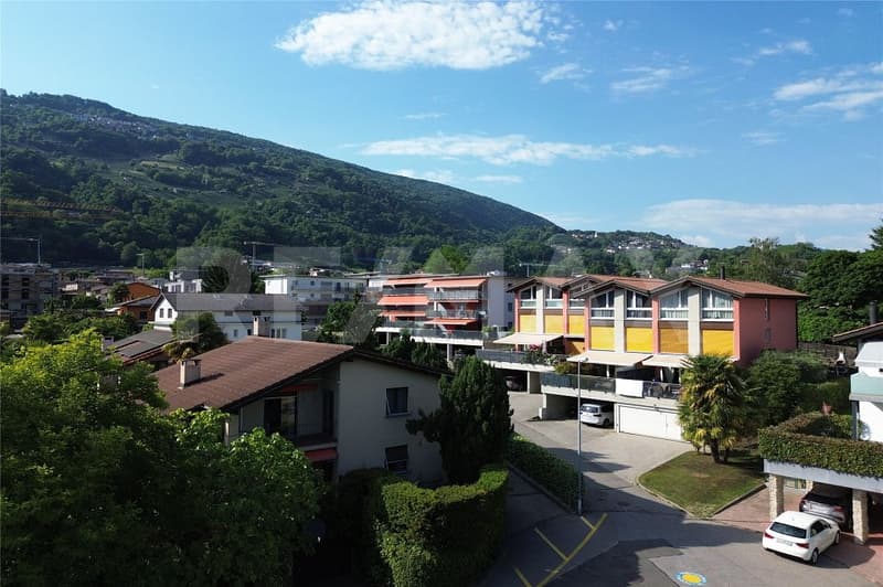 Quattro camere da letto e mille atmosfere: una villa dal fascino unico ad Agno (1)