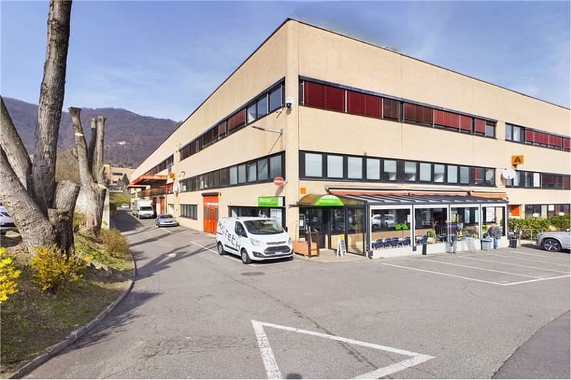 SPAZIO COMMERCIALE CON UFFICI E MAGAZZINO (1)