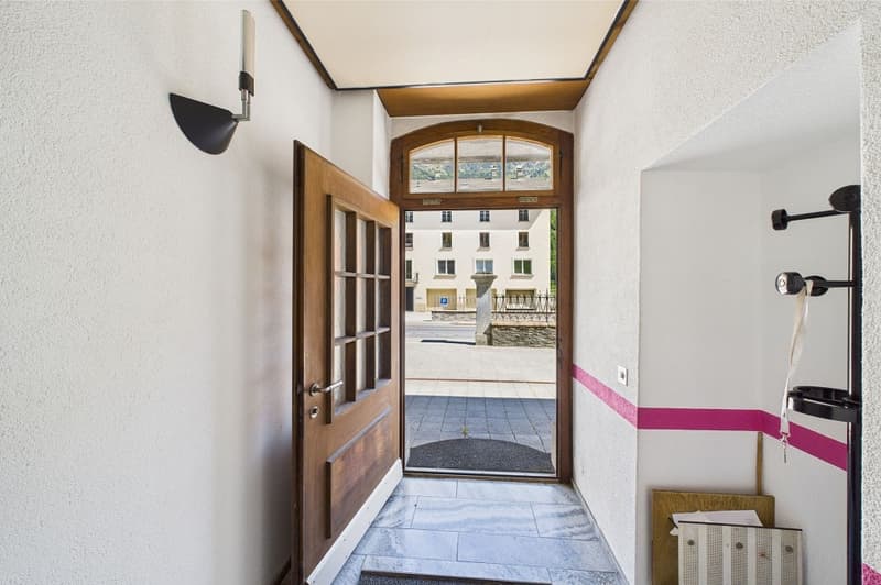 Casa plurifamiliare / oggetto a reddito in una elegante villa storica (2)