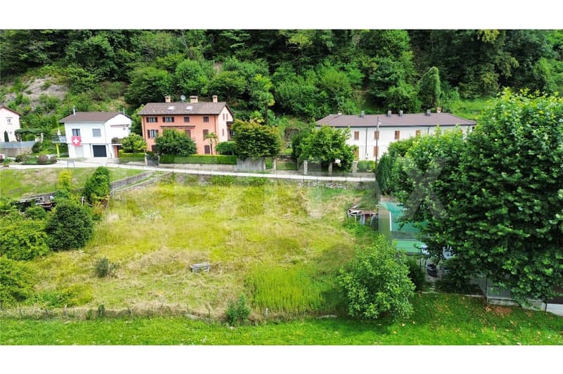 Terreno edificabile ad Astano posizione tranquilla e ottimo potenziale (2)