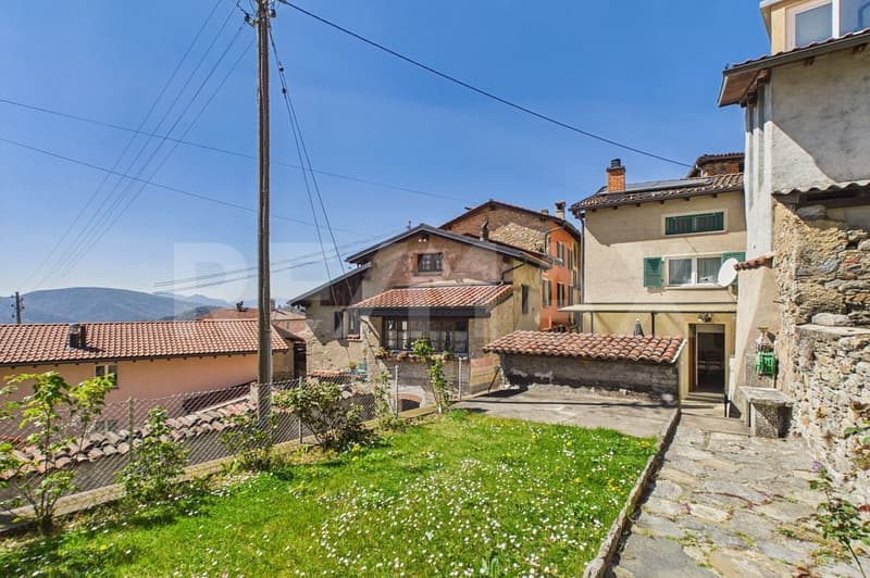 Casa ticinese rinnovata con giardino e possibilità di ampliamento (2)