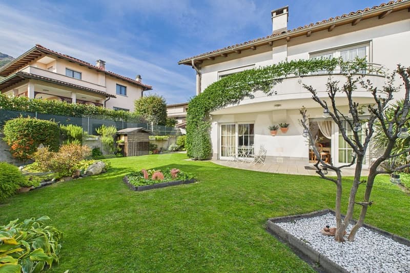 Elegante casa gemella con giardino incantevole a Bedano (2)