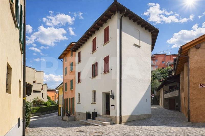 Casa di 4.5 locali nel nucleo storico di Agno (1)