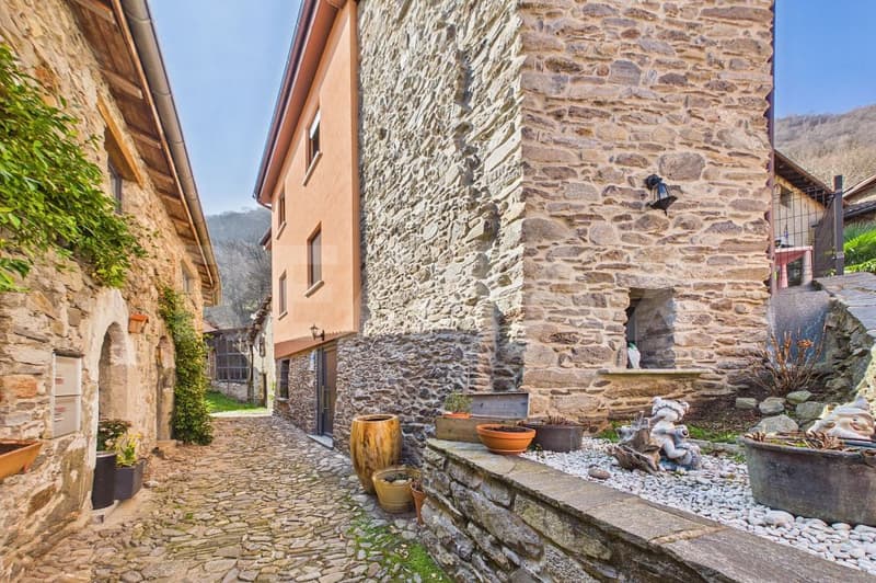 Ampia casa unifamiliare nel cuore di Sigirino (1)
