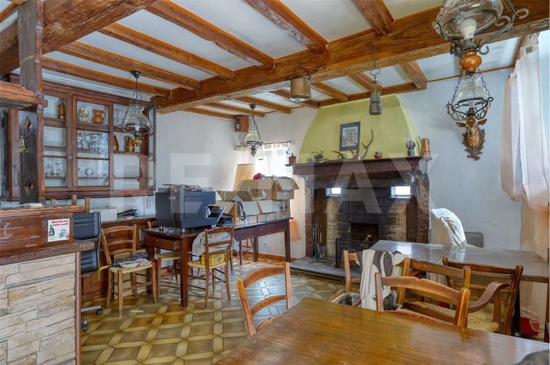 Tre appartamenti e unantica osteria, tra eleganza storica e calore (2)